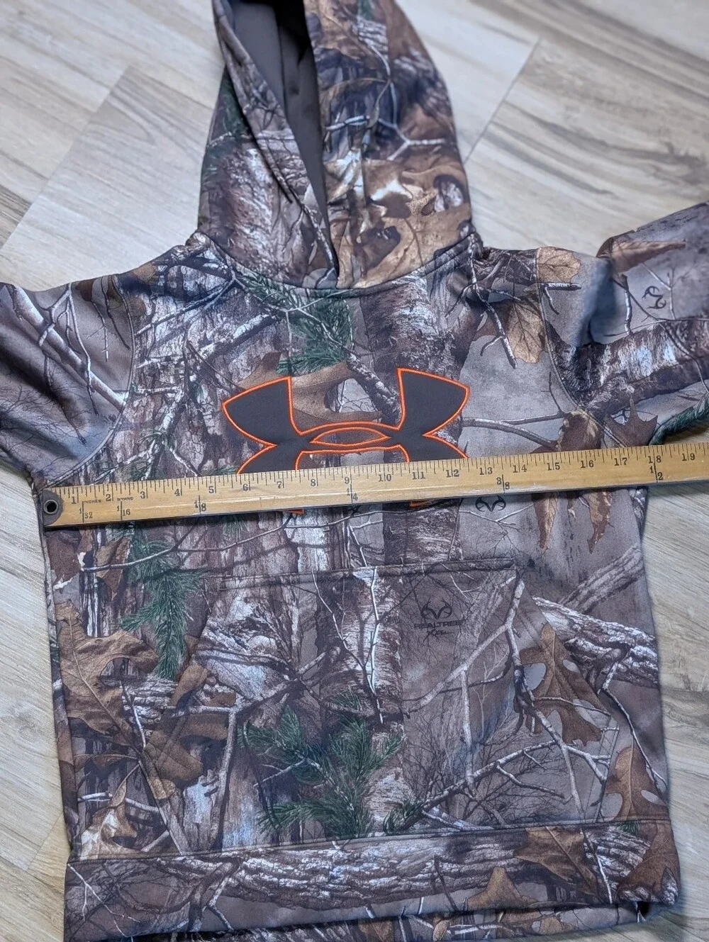 Under Armor real tree camo hoodie Youth Small